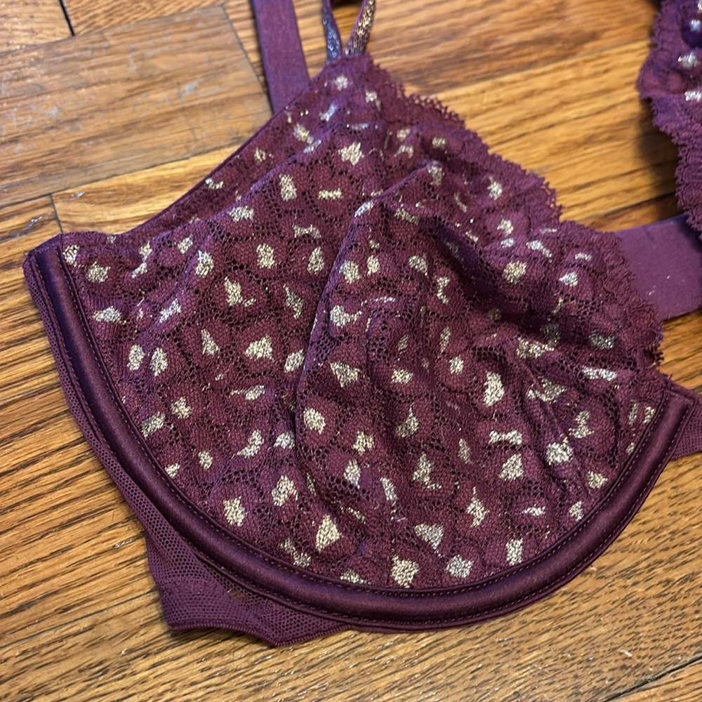 Victoria Secret Unlined Demi 32DD Bra LIKE NEW - Picture 2 of 8